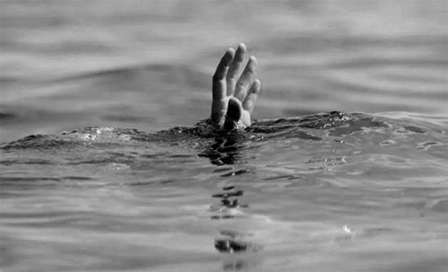 कर्रा खोलामा पौडी खेल्ने क्रममा डुबेका बालकको मृत्यु