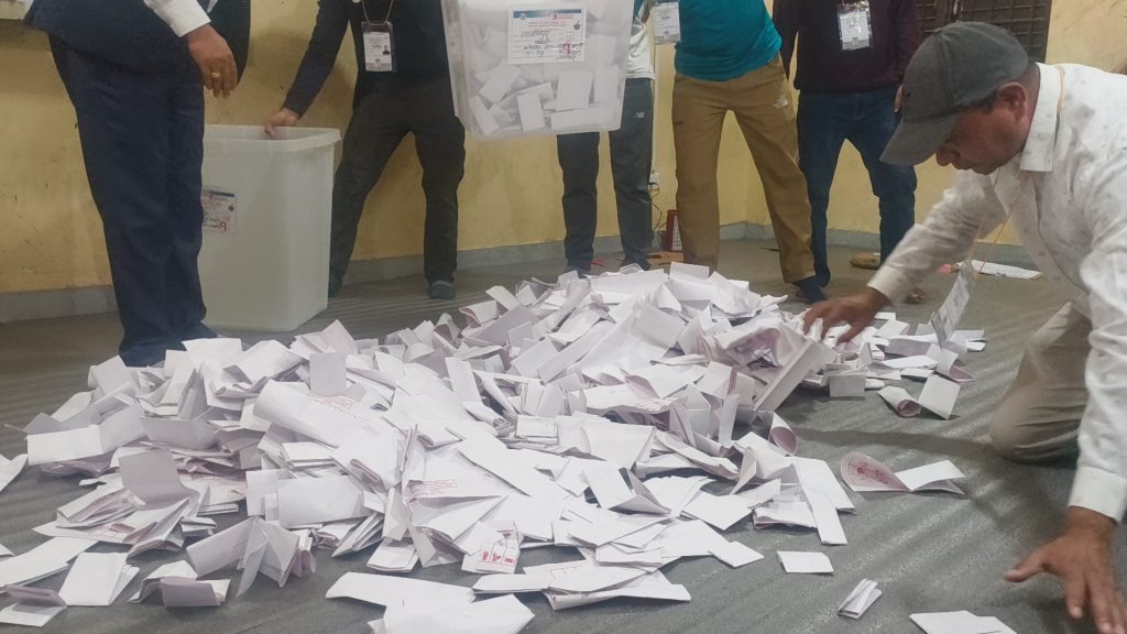 मकवानपुरमा १० हजार भन्दा बढी मत बदर, धेरै मतपत्रमा एकभन्दा बढी चिन्हमा छाप