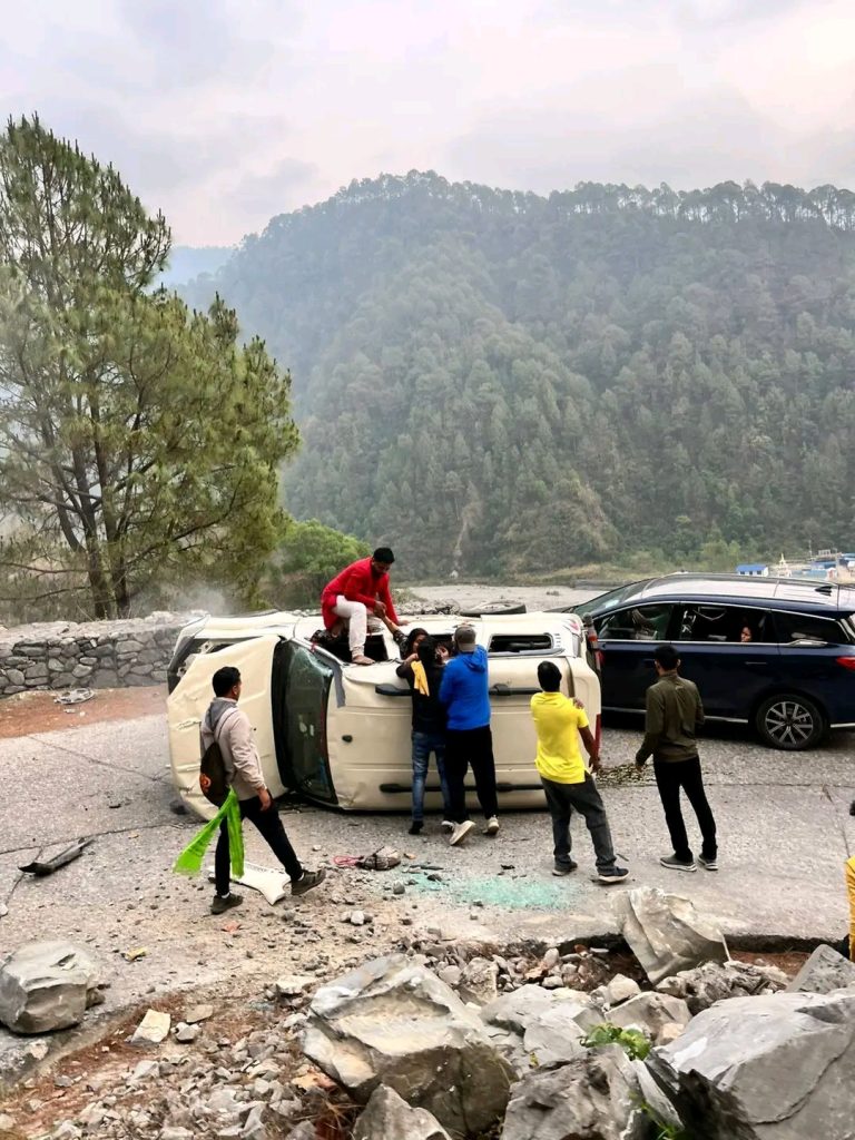 भिमफेदीमा सुमो र भारतीय स्कारपियो ठोक्किँदा ९ जना घाइते