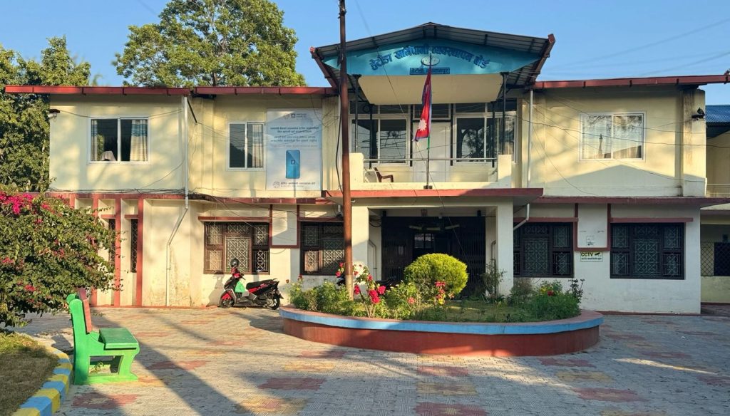 मकवानपुरमा अर्धमासिक तलब भुक्तानी सुरु, हेटौंडा खानेपानी बोर्ड अगाडि