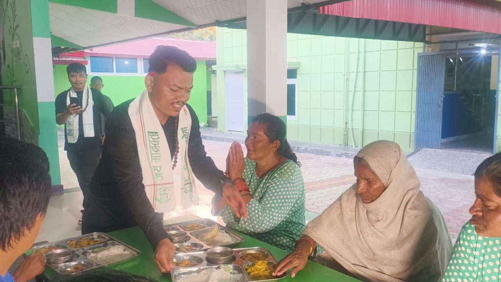 रामकुमार गोलेद्वारा आश्रममा २५ हजार बराबरको भोजन सहयोग