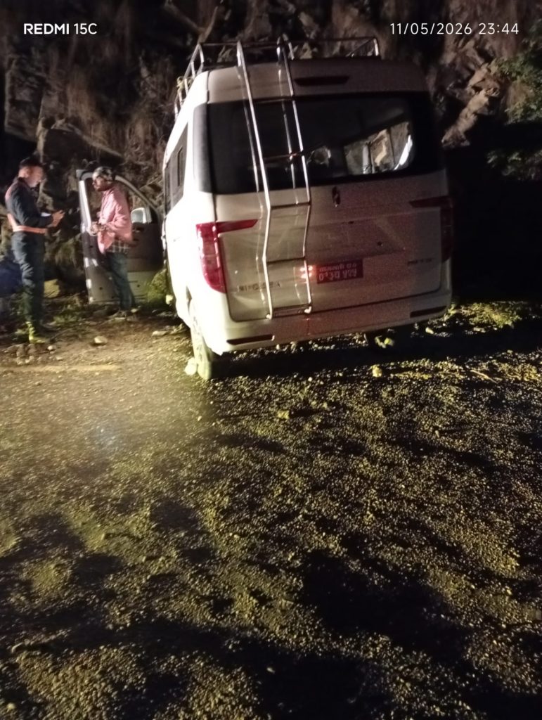 मकवानपुरमा ईभी गाडी दुर्घटना; ९ भारतीय नागरिक घाइते, ३ जनाको अवस्था गम्भीर