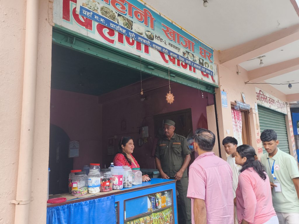 हेटौंडामा विद्यालय वरिपरिका पसलले बालबालिकालाई बेचे चुरोट