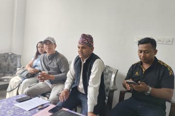 हेटौंडामा एमालेको विरोध प्रदर्शन, ओलीको पक्राउविरुद्ध ज्ञापनपत्र बुझाइयो