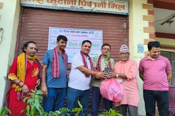 प्लास्टिकको उचित व्यवस्थापन र वृक्षारोपणलाई जोड्दै ‘बोतल देऊँ, बिरुवा लिऊँ’