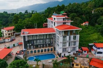 बाढीपहिरोको जोखिमका कारण हेटौंडाबाट काठमाडौं जाने सवारी बिहानसम्म होल्ड