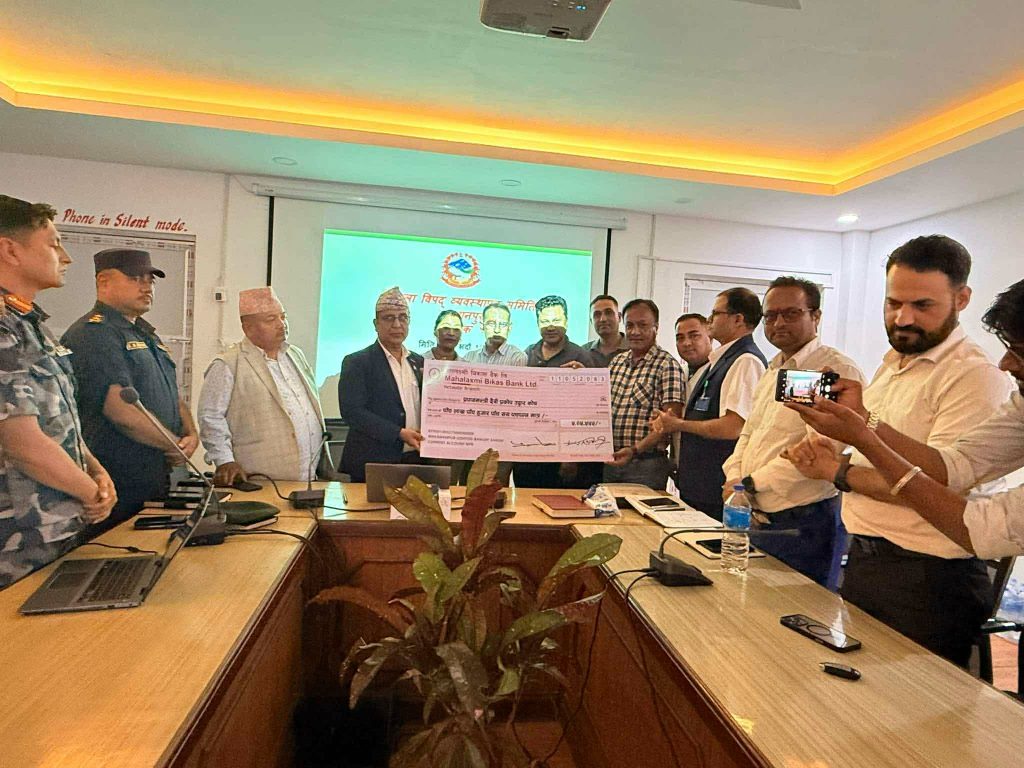 विपद् प्रभावितका लागि मकवानपुर उद्योग वाणिज्य सङ्घको ५ लाख ५ हजार सहयोग