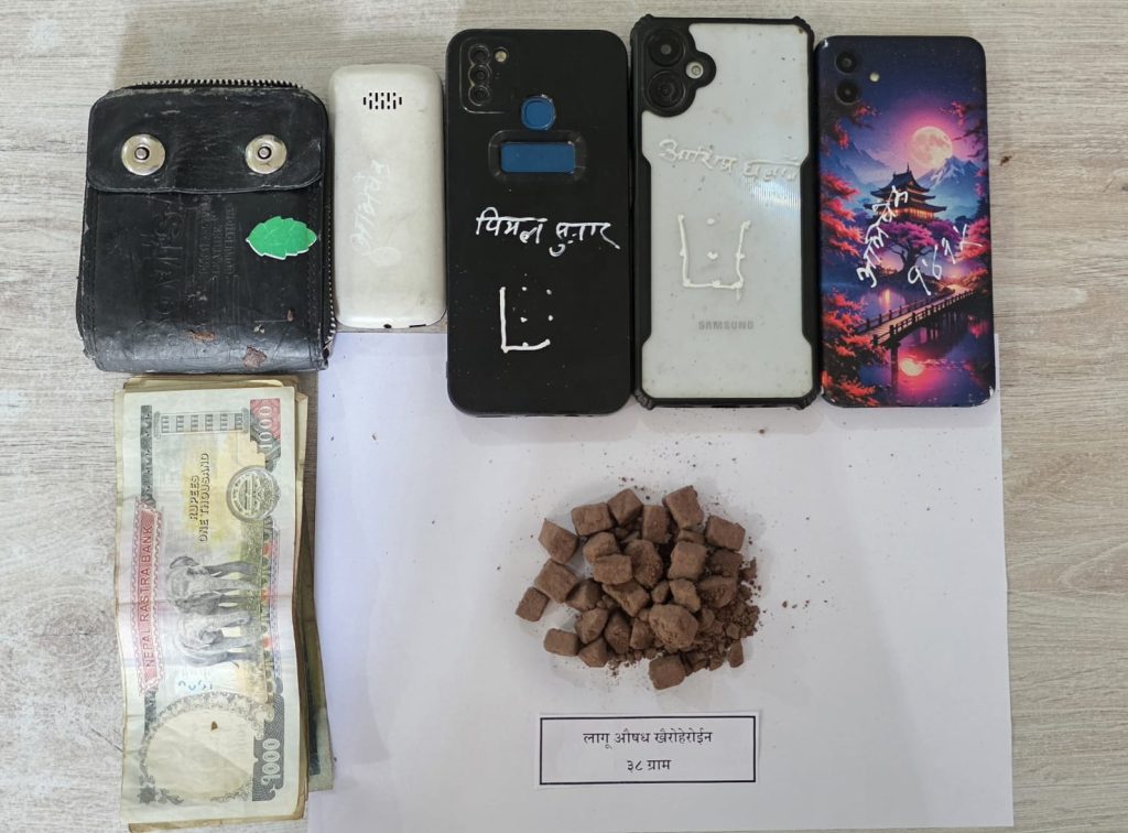 लागुऔषध खैरो हेरोइनसहित तीन जना पक्राउ