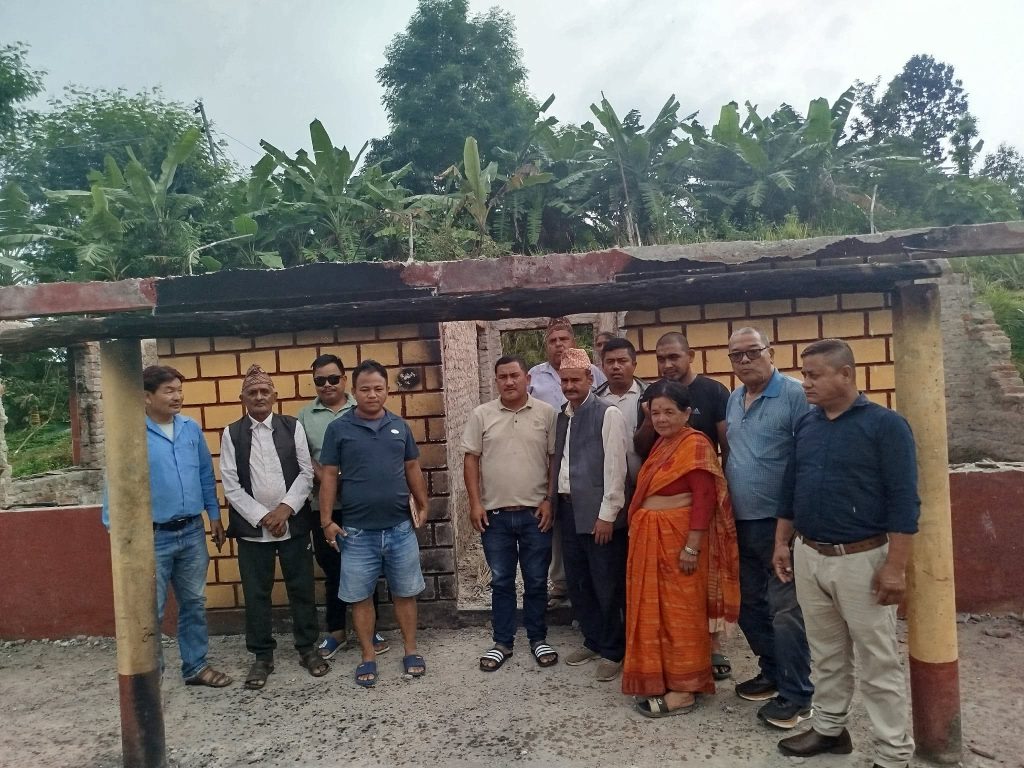 अग्निपीडित इन्द्र कठायतलाई कांग्रेस मकवानपुरगढीको ५० हजार सहयोग