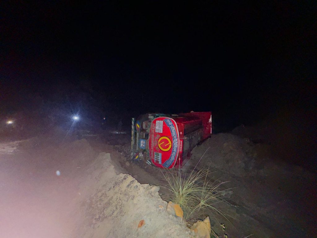 डिजेल बोकेको ट्याङ्कर दुर्घटना हुँदा चालकको मृत्यु